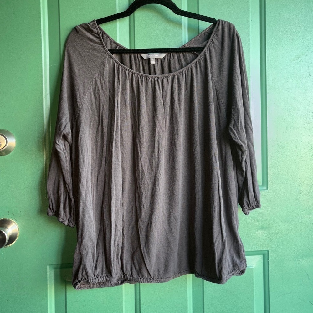 Daisy Fuentes XL charcoal gray top